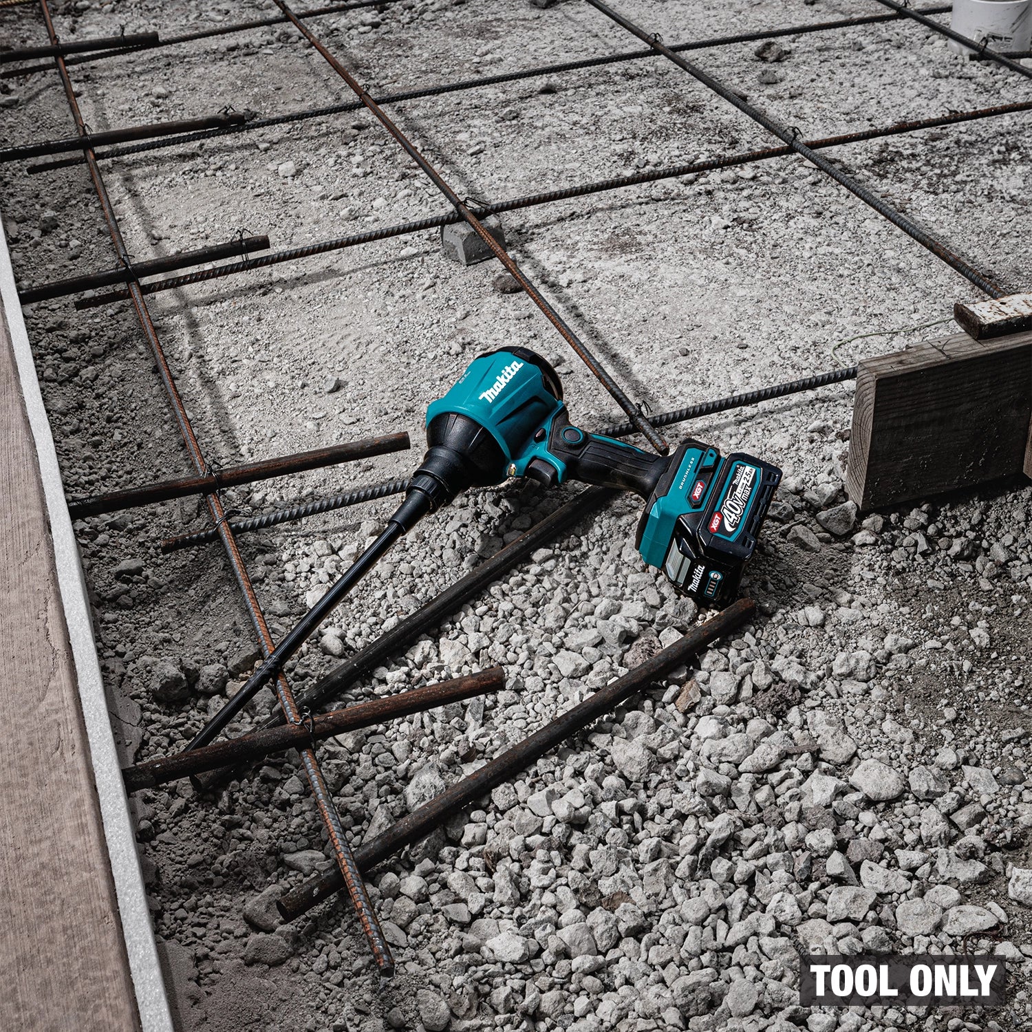 Angled view of Makita blower positioned on jobsite surface