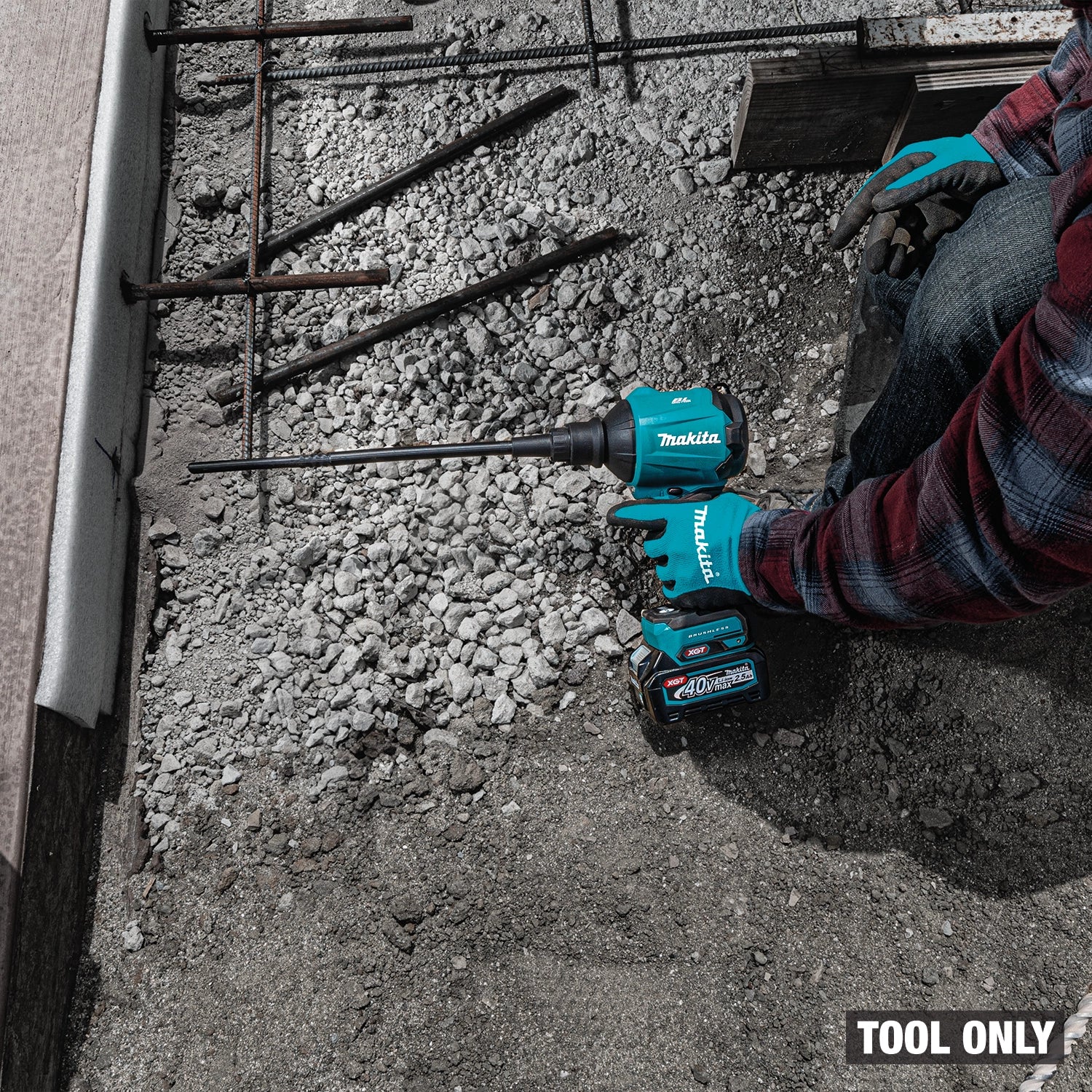 Worker using Makita 40V blower to clear debris