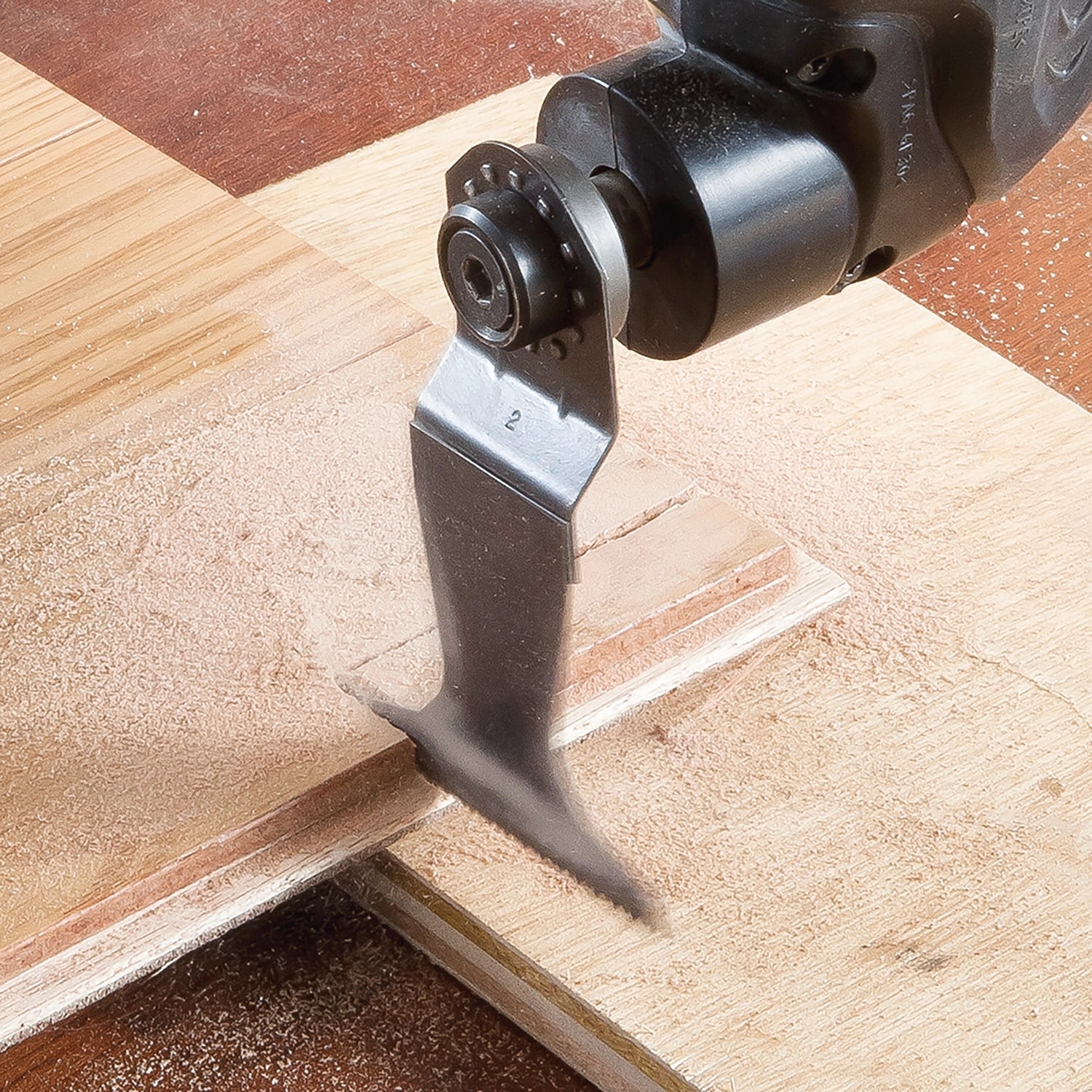 Makita Starlock blade in use making a plunge cut into wood panel