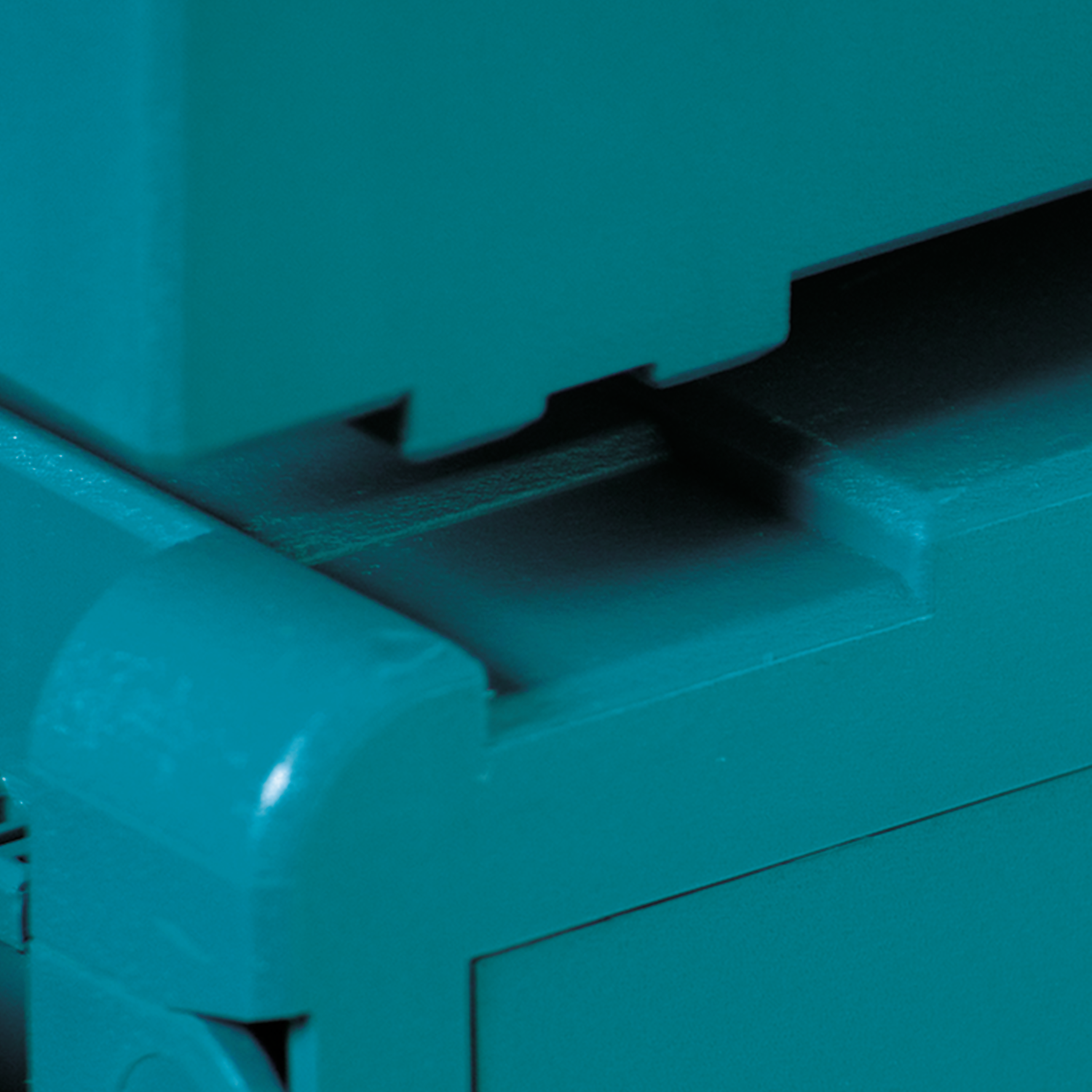 close up of interlocking stackable system on makita cooler box