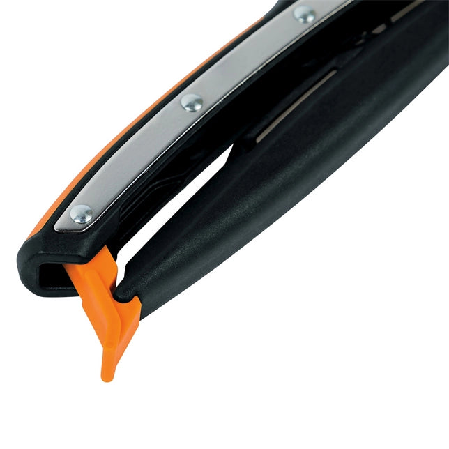 Ergonomic handle of Fiskars Pro Cutter with SoftGrip material and spring mechanism
