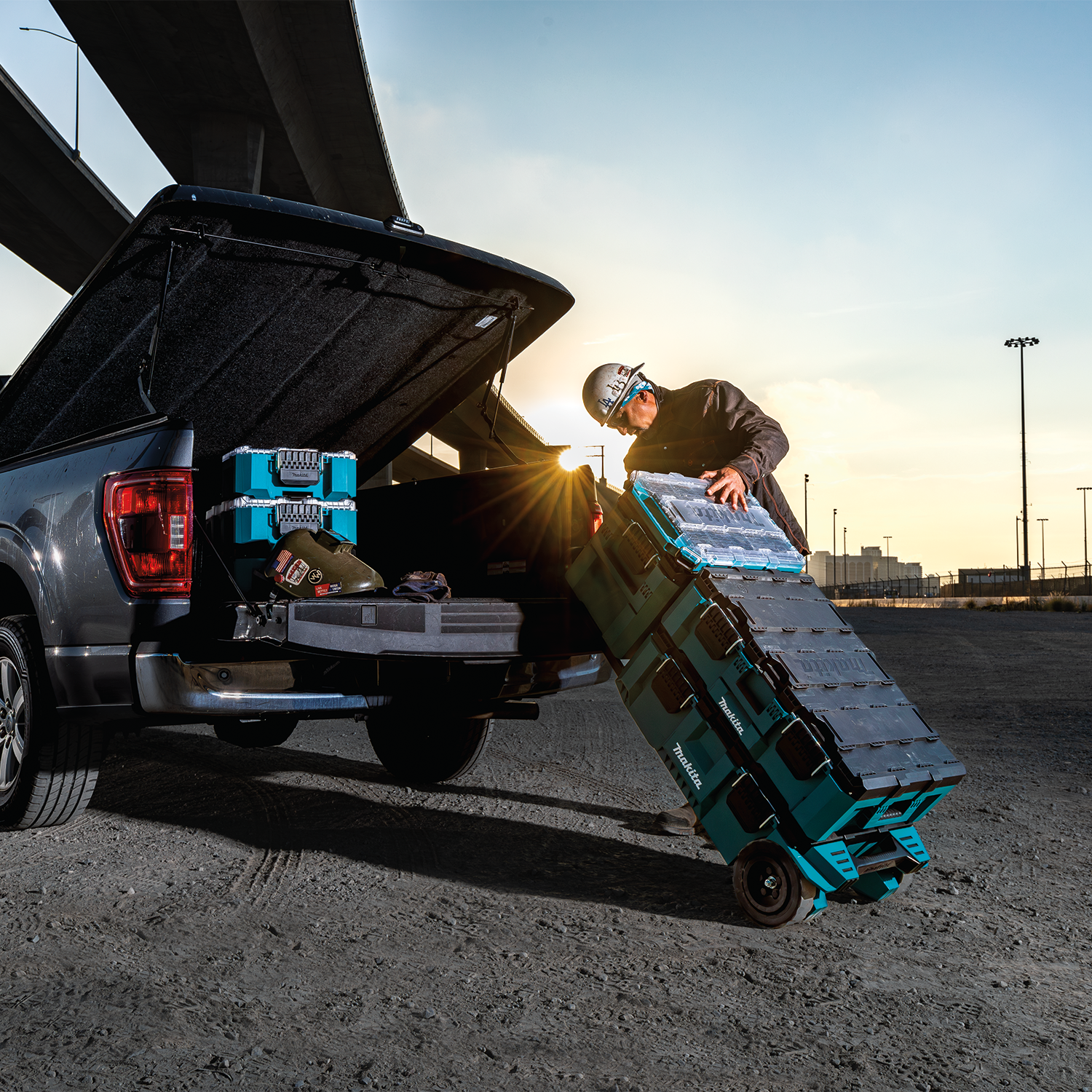 Makita T-90009 MAKTRAK™ Rolling Tool Chest – 5,000 cu in, 250 lb Capacity