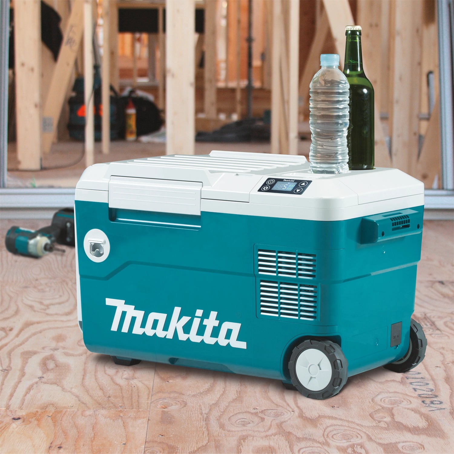 closed makita cooler warmer box resting on site with tools nearby
