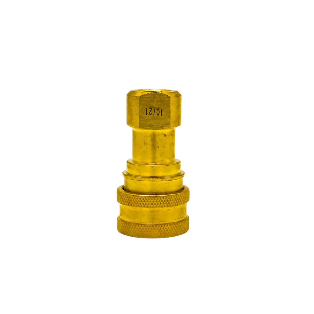 DQ2001 brass quick connect in upright position for product display
