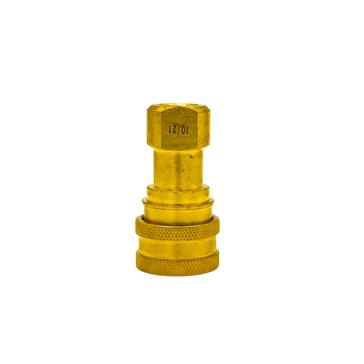DQ2001 brass quick connect in upright position for product display
