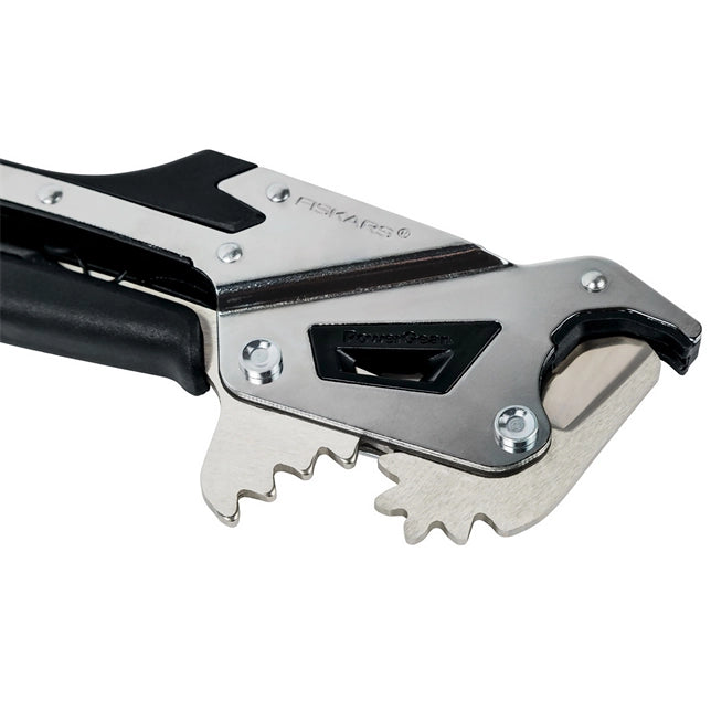 Close-up of closed cutter mouth showing blade alignment and cutting precision
