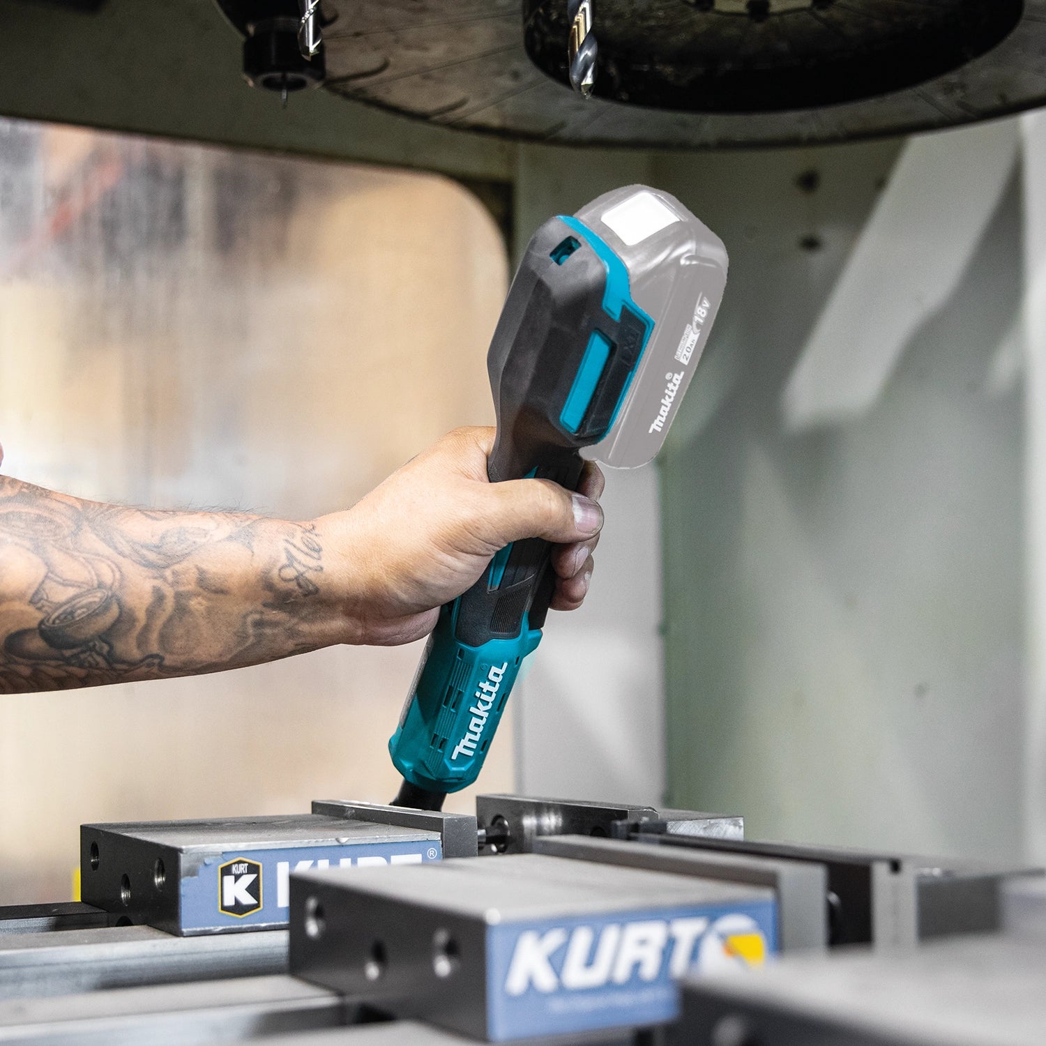 makita xrw01z cordless ratchet in use on job site tightening bolt in confined space
