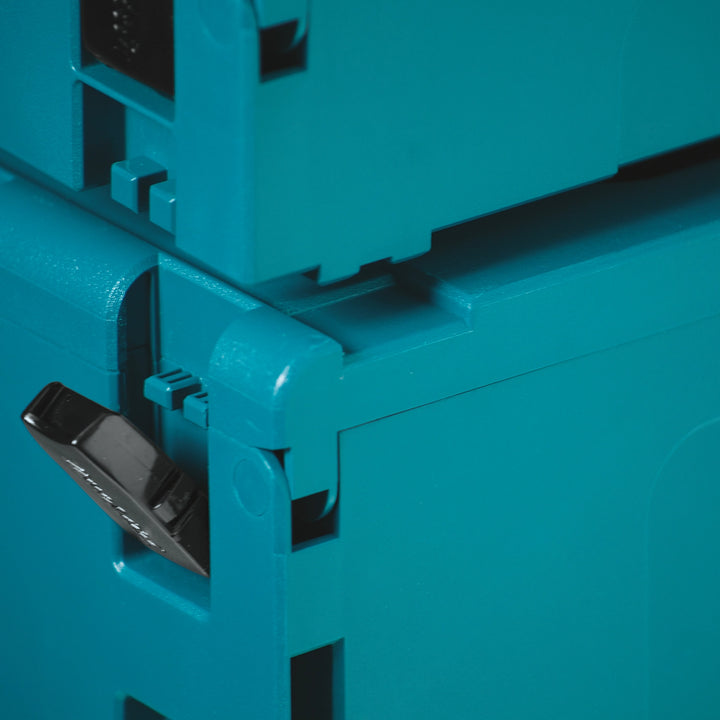 interlocking mechanism of makita case allowing secure stacking
