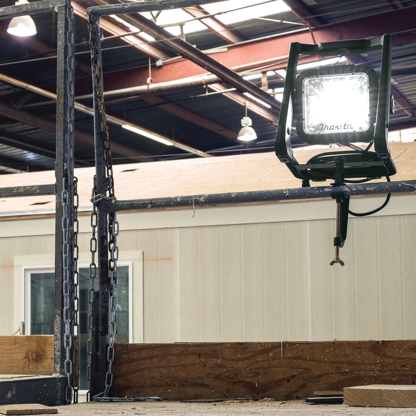 makita led work light lighting up workspace with bright consistent illumination
