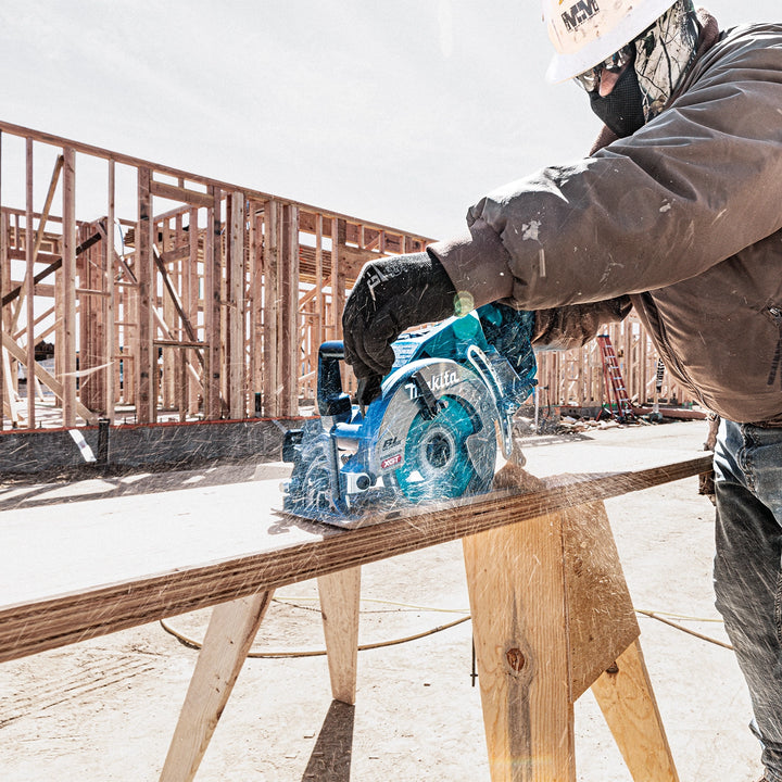 makita 40v circular saw used on outdoor job site cutting plywood
