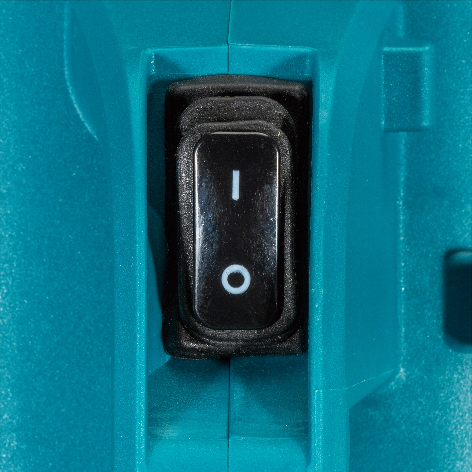 Close-up of switch and pressure control dial on Makita sprayer
