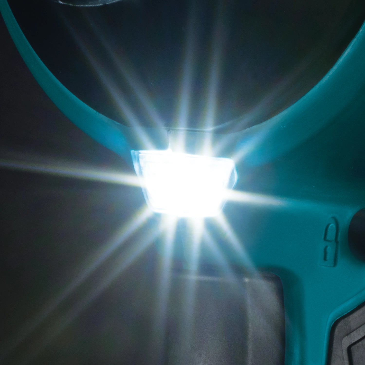 Makita GSA01Z LED light activated on compact blower

