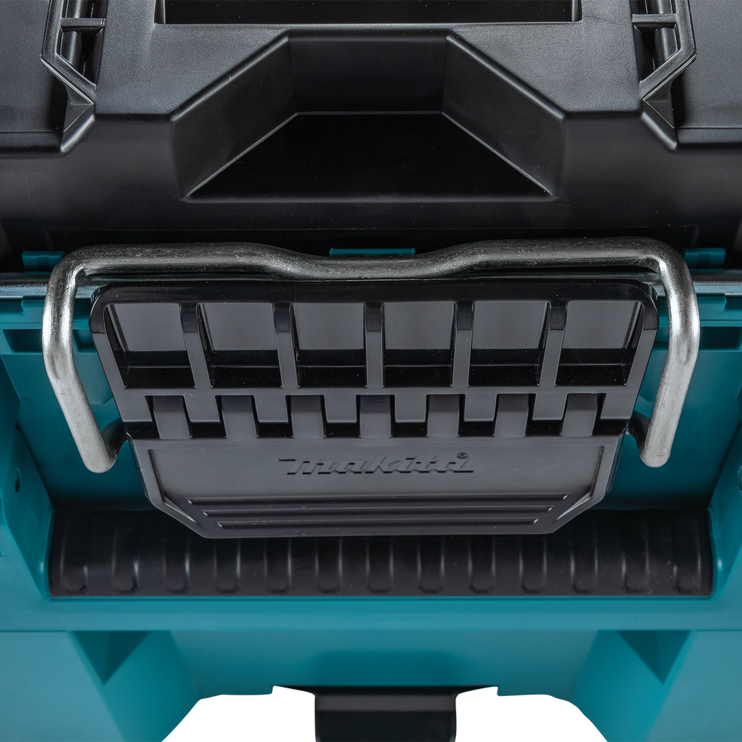 Close-up of Makita T-90021's durable metal latch designed for glove-friendly use and secure locking
