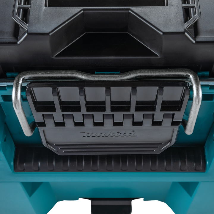 Close-up of Makita T-90021's durable metal latch designed for glove-friendly use and secure locking
