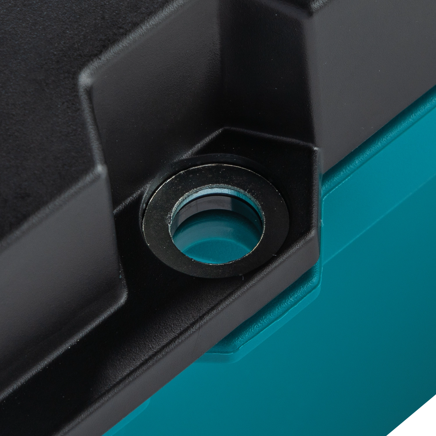 Close-up of metal-reinforced padlock eyelet on Makita T-90037

