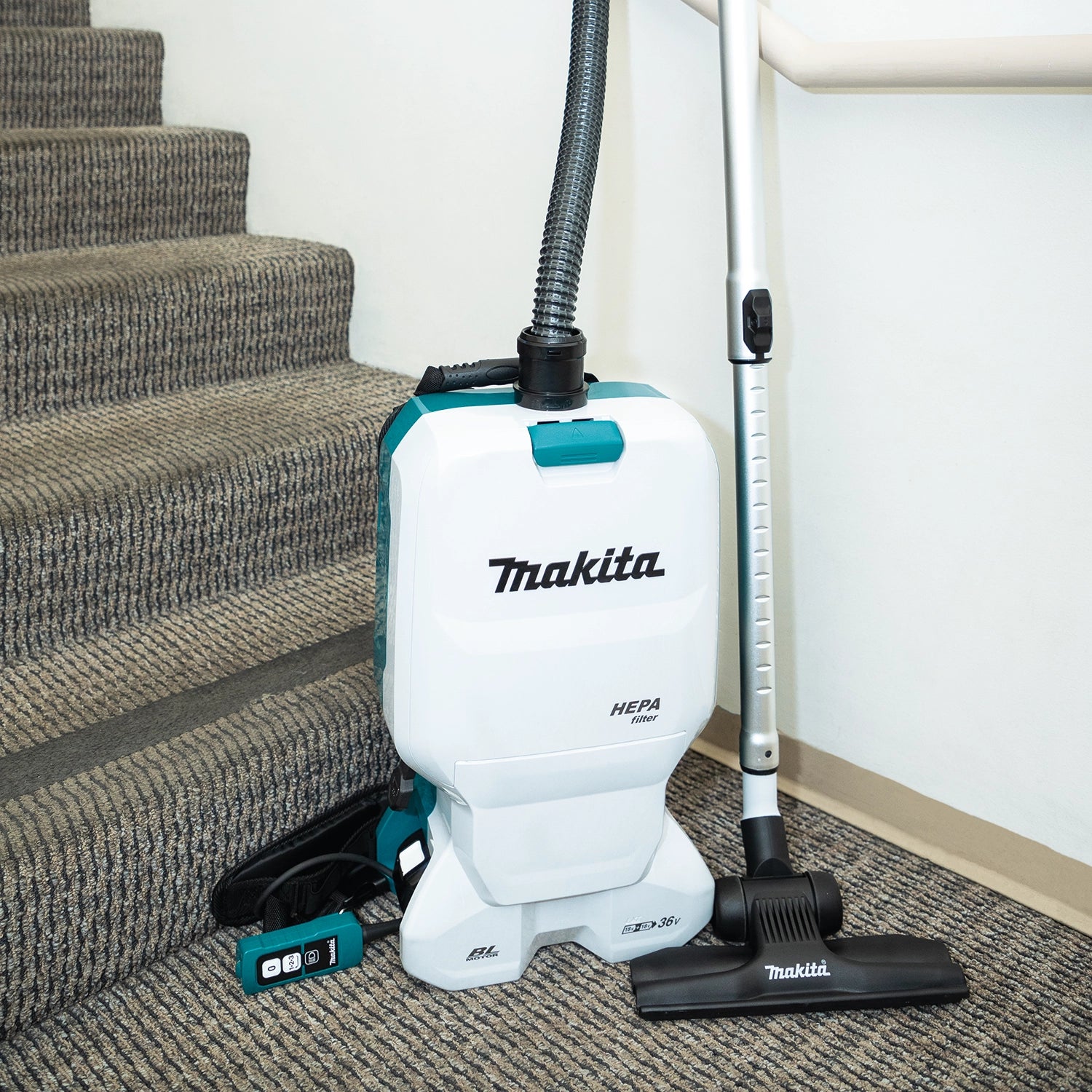 makita xcv17pg hepa backpack vacuum shown as complete standalone tool
