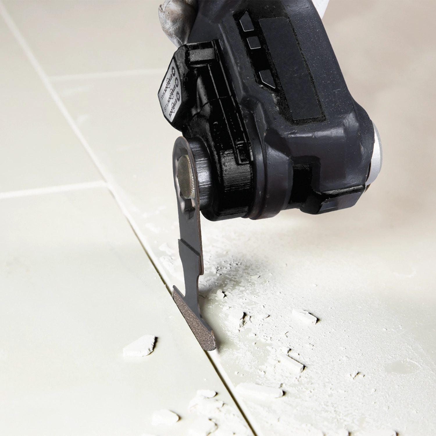 Makita XMT04ZB cutting tile grout lines with precision Starlock blade

