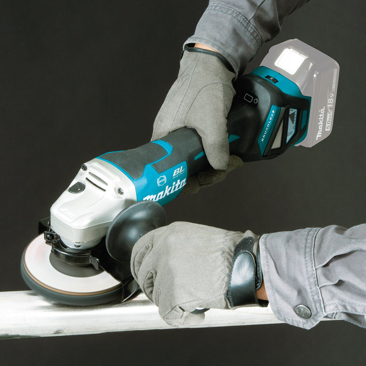 makita 18v cordless grinder grinding edge of steel beam on site
