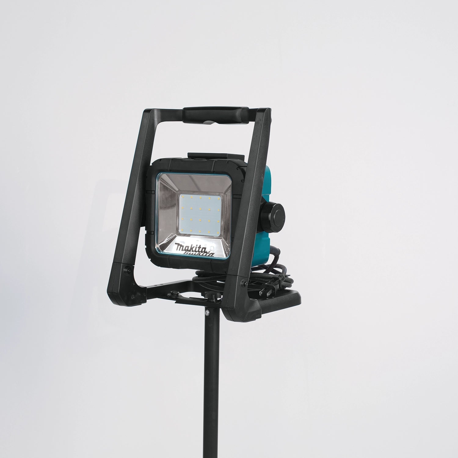 makita led work light mounted on stand for job site use

