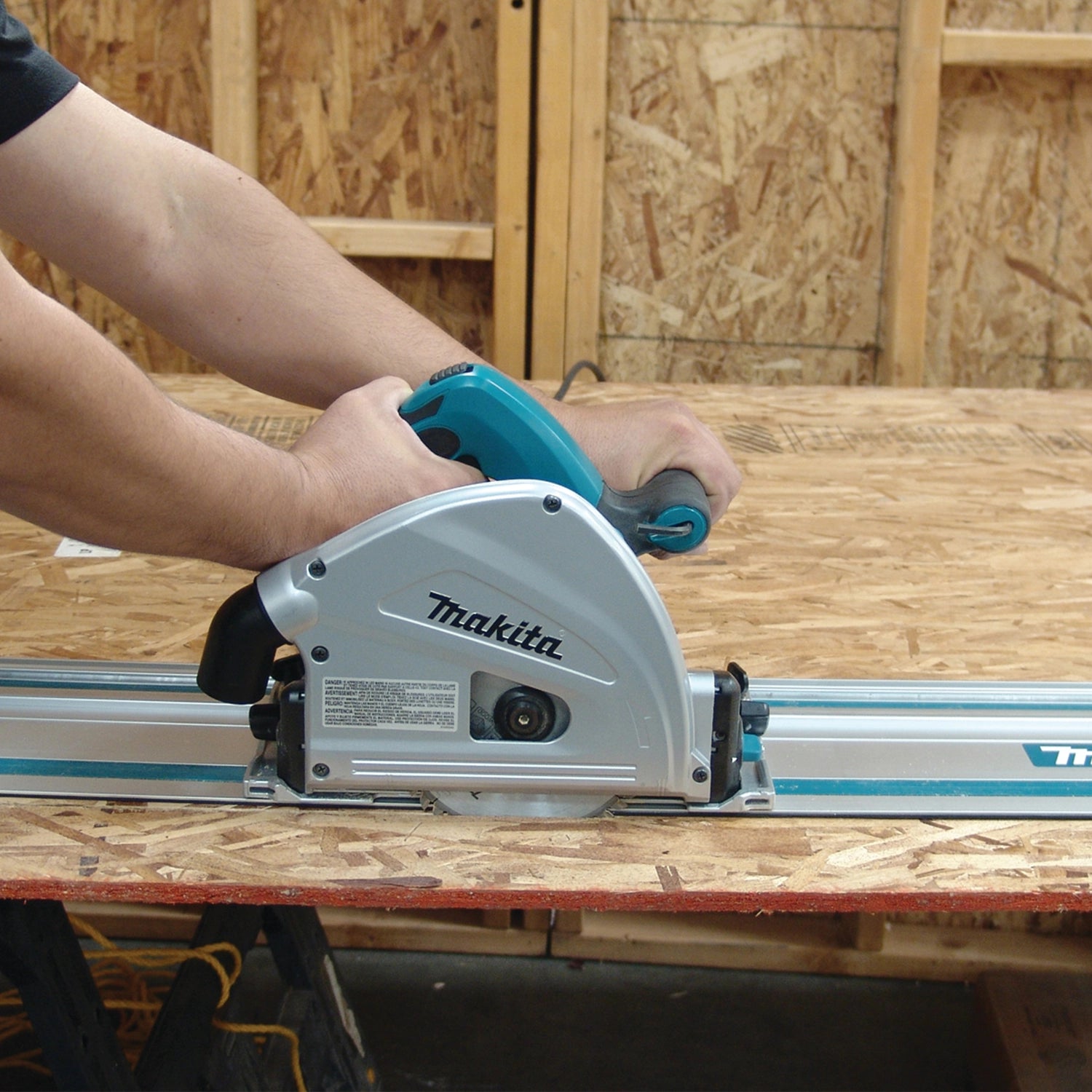 makita guide rail system with connector in use with plunge saw for long cuts
