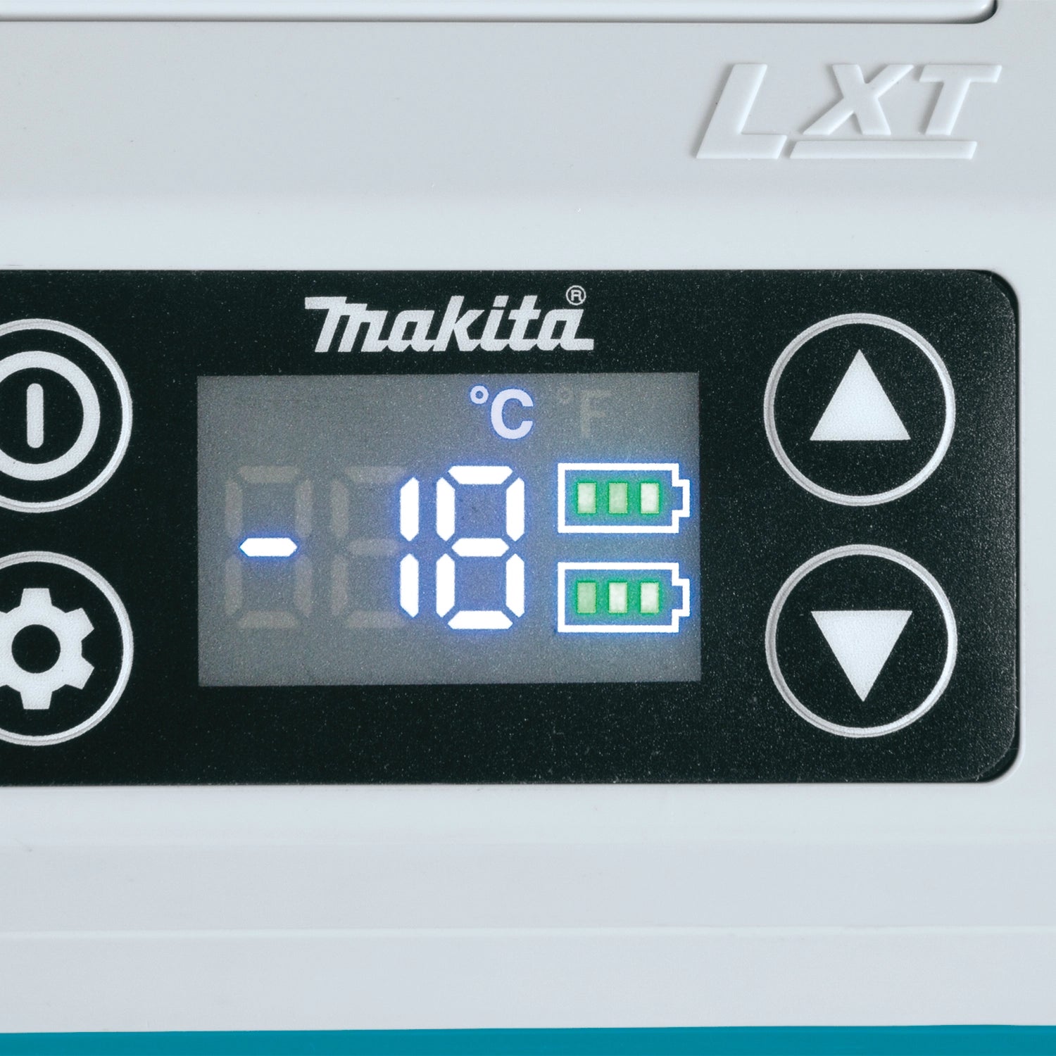 digital screen display on makita cooler warmer box showing temperature settings
