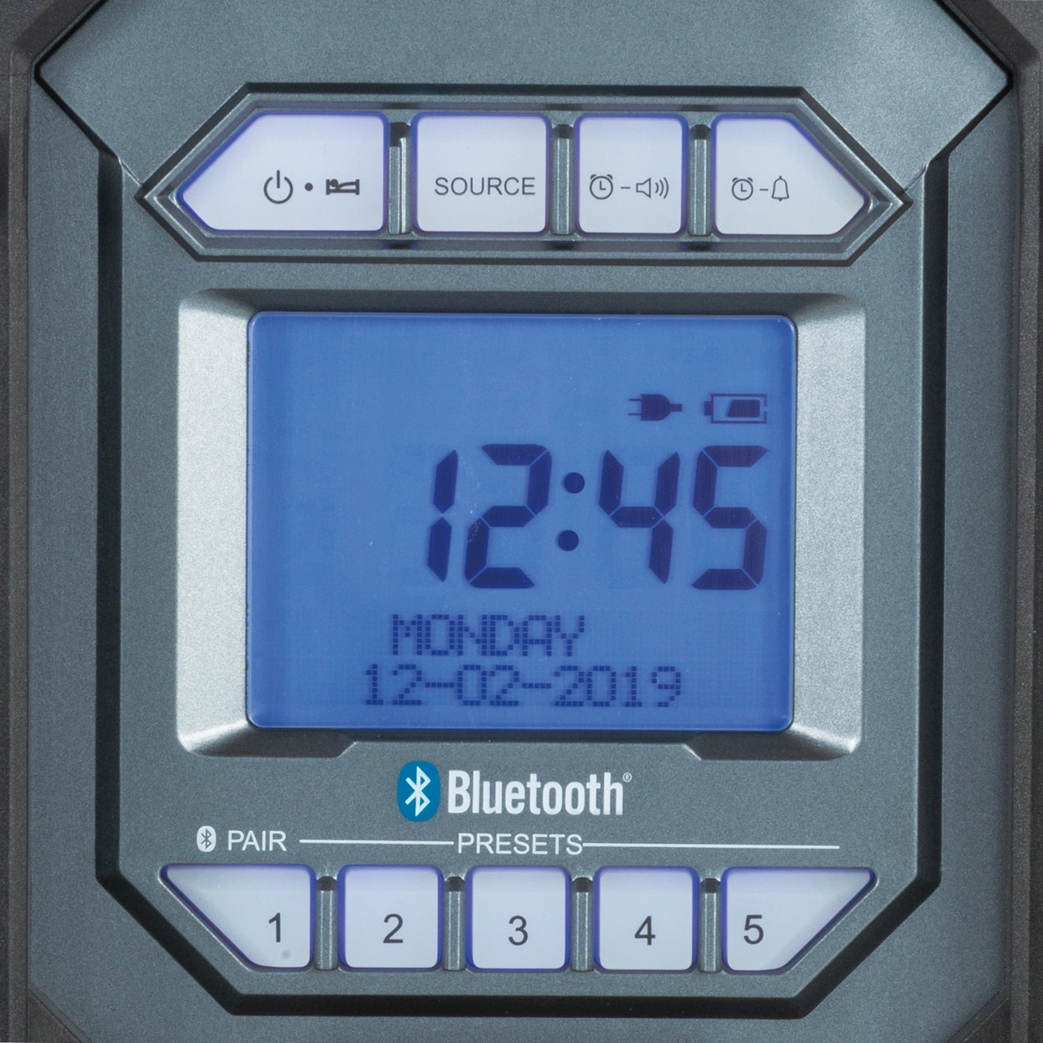 lcd screen on makita 18v lxt radio charger displaying time and tuner settings
