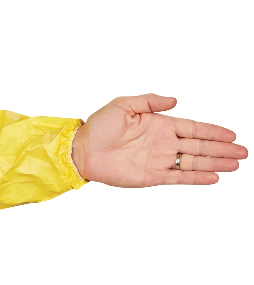 Sleeve design of disposable protective suit with pinked cuff for tight seal
