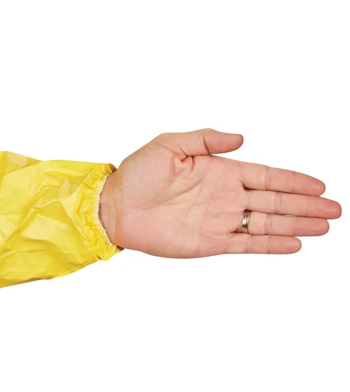 Sleeve design of disposable protective suit with pinked cuff for tight seal
