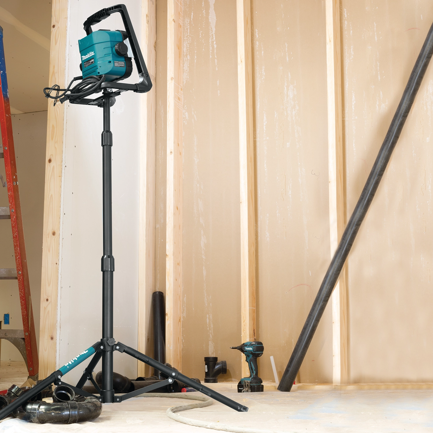 makita led work light standing on job site providing area illumination
